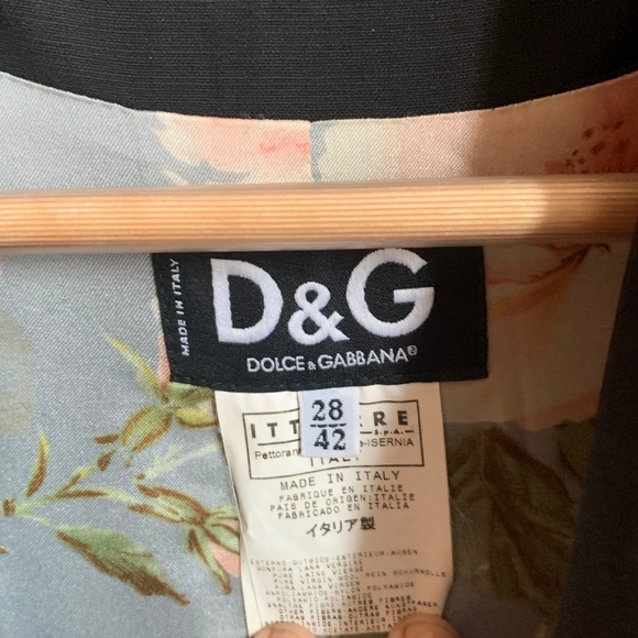 Dolce & Gabanna Black Blazer With Floral Lining - Picture 2 of 7